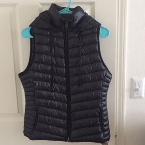 Old Navy black puffer vest with hood